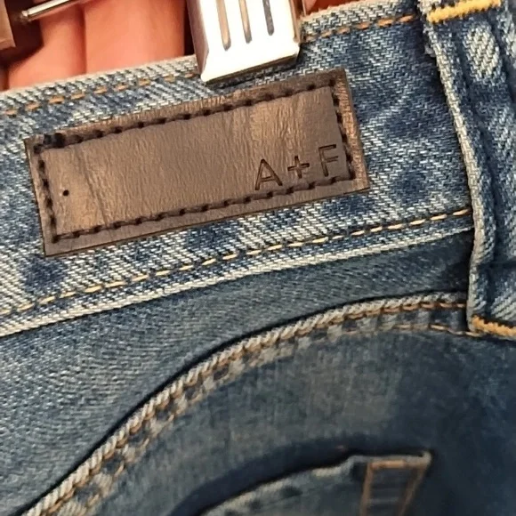 Abercrombie and Fitch mini jean skirt size 31 waist, US size 12 - Picture 3 of 7